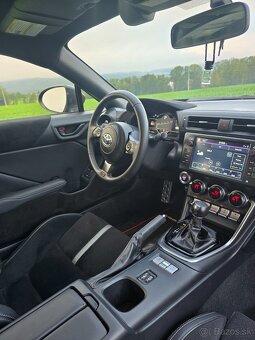 Toyota gr 86 Premium - 16