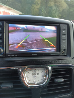 Lancia Voyager 2.8crdi Platinum r.v.2013,120kw 7 miestna - 16