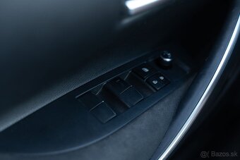 Toyota Corolla 1.8 Hybrid CVT - SK Pôvod / 1.Majiteľ - 16