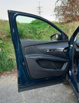 Predám  Peugeot 5008 1.5 BlueHDi 130k Allure A/T (7 miestne) - 16