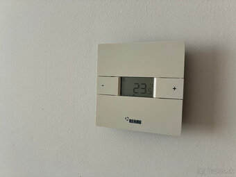 Veľmi pekný a priestranný 2 izb. byt vo výbornej lokalite - 16