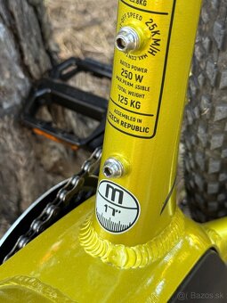 Krásny Easybike Soul - 10 km, metalická limetka, TOP stav - 16