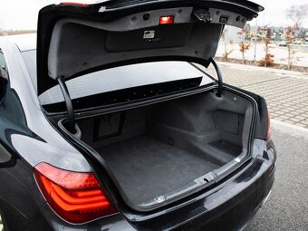 BMW Rad 7 750i xDrive A/T - 16