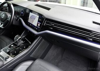 Volkswagen Touareg 3.0TDi R-LINE PANO TAŽNÉ AIR 210 kw - 16