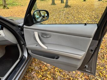 BMW E90 318i - 16