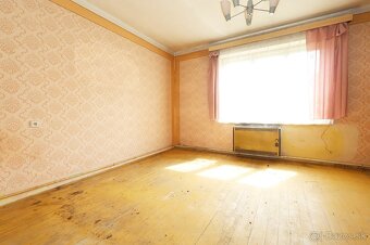 NA PREDAJ: 2-izbový rodinný dom s veľkým pozemkom 805 m² v p - 16