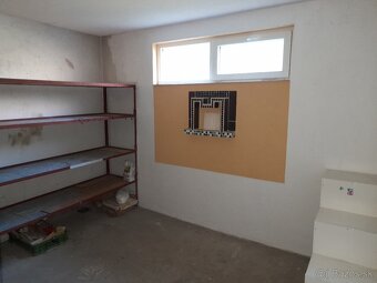 Rezervovaný kompletne zrekonštruovaný 4-izbový byt - 16