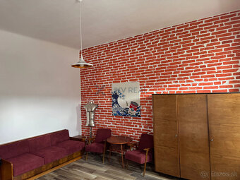 Na prenájom exkluzívny 2-izbový byt v historickom centre Nit - 16