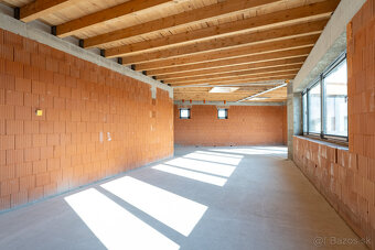Vila s nadčasovou architektúrou- Prešov, bývanie, podnikanie - 16