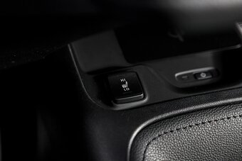 Toyota Corolla Combi 2.0Hybrid 112kW e-CVT GR Sport 10/2020 - 16