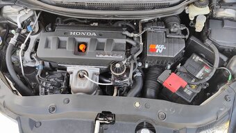 Predám Hondu Civic 1.8 Vtec SPORT - 16
