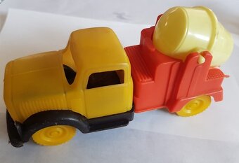 staré hračky mrkacia bábika, bakelit,  ČZ prasa, TU 104,... - 16