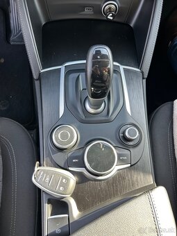 Alfa Romeo Stelvio 2.0 - 16