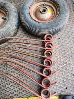 KUHN 280 SHRNOVAČ -- ruzné   díly - 16