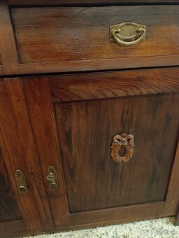Starožitná komoda, nábytek z masívu, Nábytek s příběhem - 16