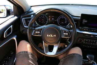 Kia Ceed SW 1.5 T-GDi Gold A/T + Navi - 16
