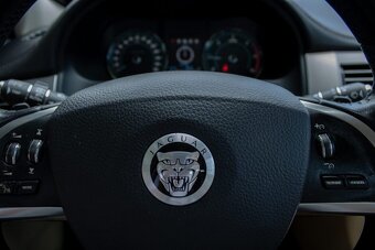 Jaguar XF 2.2D Premium Luxury - 16