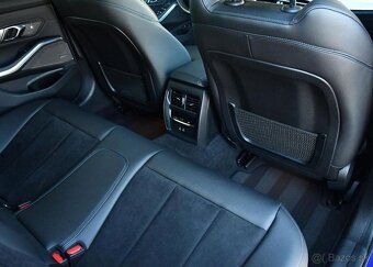 BMW Řada 3 330e xD M-SPORT H/K HUD PANOR. 215 kw - 16