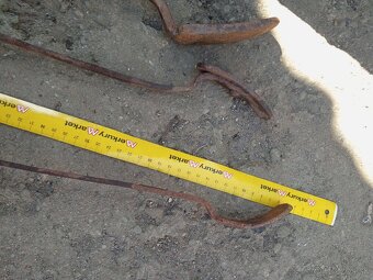 Staré náradie s drevenou rukoväťou - 16