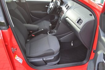 VW POLO 1.4 benzín, r. 2010, NAVI, CÚVACÍ SENZOR, TEMPOMAT - 16