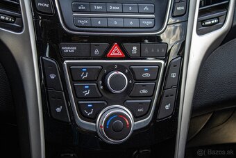 Hyundai i30 CW 1.6i CRDi VGT Family - 16
