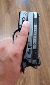 Pištoľ CZ 75 P-01 Ω - 16