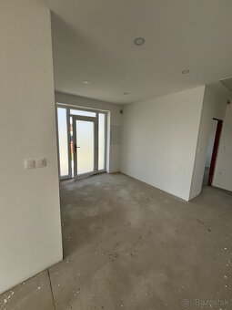 Novostavba rodinného domu veľkým pozemkom obci Povoda - 16