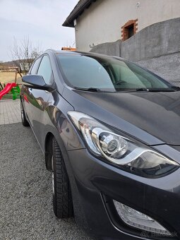 Predam Hyundai i30 CW 1.6i CRDi Style  99275 km  2016 - 16