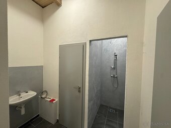 Exkluzívna murovaná hala na predaj / prenájom v KN 850m², v - 16