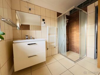 ZNÍŽENÁ CENA  EXKLUZÍVNY RD, 6 IZBOVÝ RODINNÝ DOM, 300 - 16