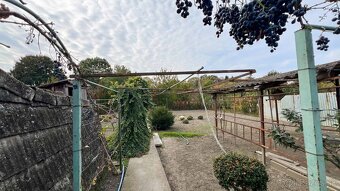 4-izbový rodinný dom v pôvodnom stave - Dolné Saliby - 16