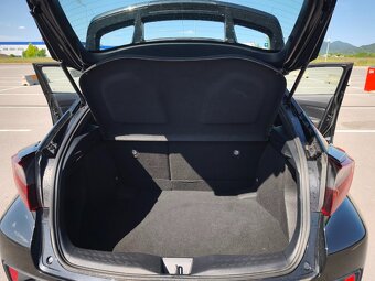 Toyota C-HR 1.8 Hybrid E-CVT rok 2021 - 16