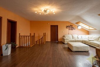 Na predaj dvojgeneračný rodinný dom v tichej lokalite v LC - 16