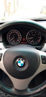 BMW 320i Touring - 16
