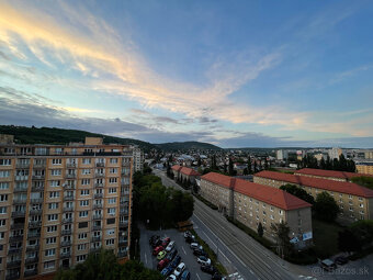 Ponúka na prenájom kompletne zariadený 1 izb. byt s lodžiou - 16