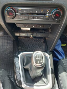 KIA Ceed SW 1,5 T-GDi 6M GOLD GOLD+ 2022 - 16