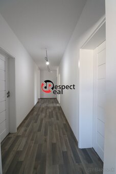 Veľkometrážny rodinný dom s dvojgarážou na kľúč - 16