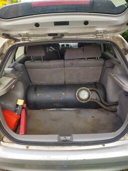 Mazda 323f BJ, 1,6 benzín+LPG, r.v.: 2001 - 16