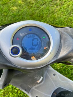 Skúter Yamaha Neos 50 4T čierny - 16