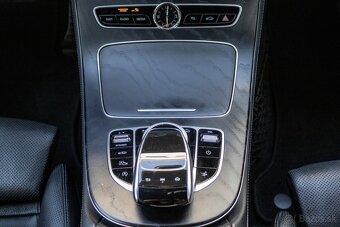 Mercedes-Benz E trieda Kupé 200 4matic A/T - 16