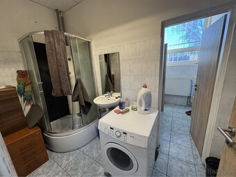 Prenájom skladového priestoru 1070 m² v meste Bratislava - 16