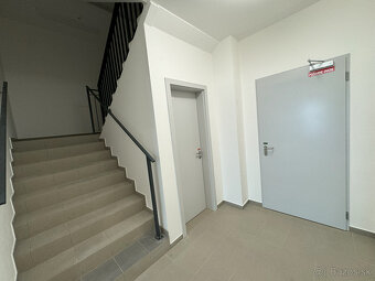 Prenájom 4 nových skladov od 800m² vrátane kancelárii priamo - 16