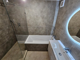 Priestranný, zrekonštruovaný 3 izbový byt 95 m2 plus 3 x log - 16