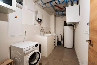 Moderný inteligentný bungalov s fotovoltaikou. - 16