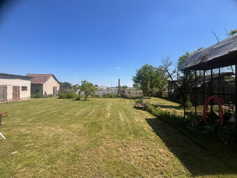 Rodinný dom na úžasnom pozemku. - 16