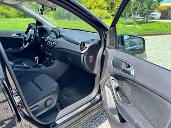 Mercedes-Benz B trieda 160 d - 16
