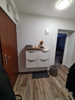 Priestranný zariadený byt so záhradou - 16