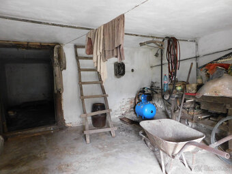 Malé Straciny - dom so záhradou - znížená cena - 16