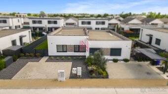 LUXUSNE ZARIADENÝ DOM PRI BRATISLAVE, NOVOSTAVBA - 16