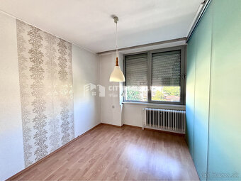 Ponúkame Vám na predaj 7 izbový rodinný dom v tichej a lukra - 16